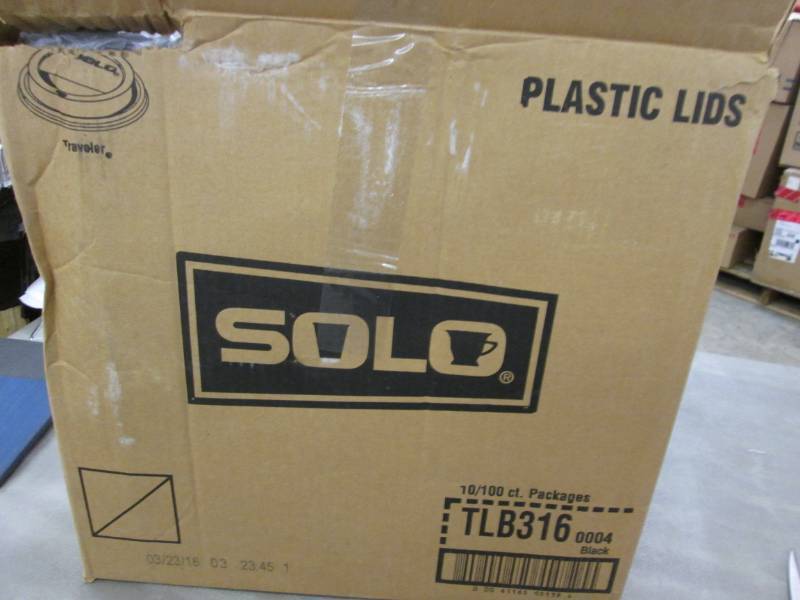 lot 301 image: Case of Solo Black Plastic Lids for...