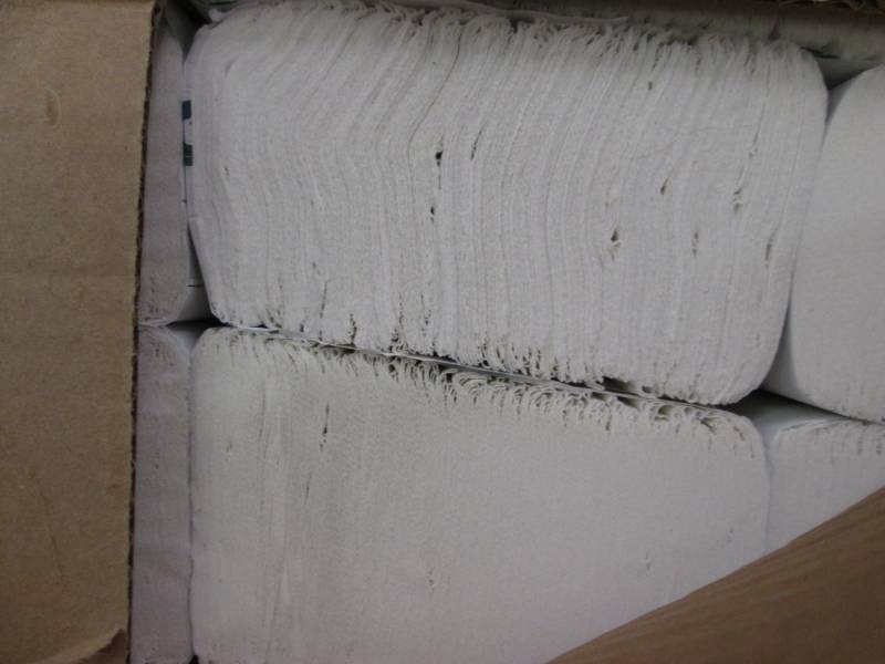 lot 316 image: Boardwalk Multifold Paper Towels- d...