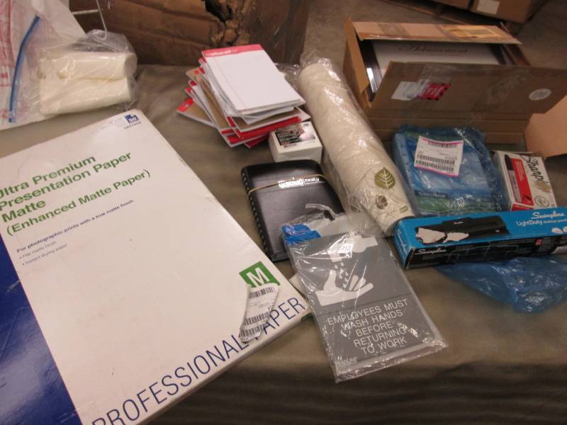 lot 325 image: 4 Certificate Frames, Sharpies, Swi...
