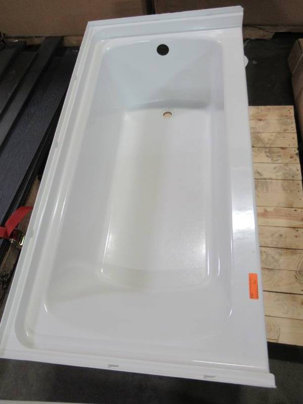 lot 206 image: Sterling Ensemble 5 ft. Right Drain Bathtub in White, 71171120-0 - Cracked
