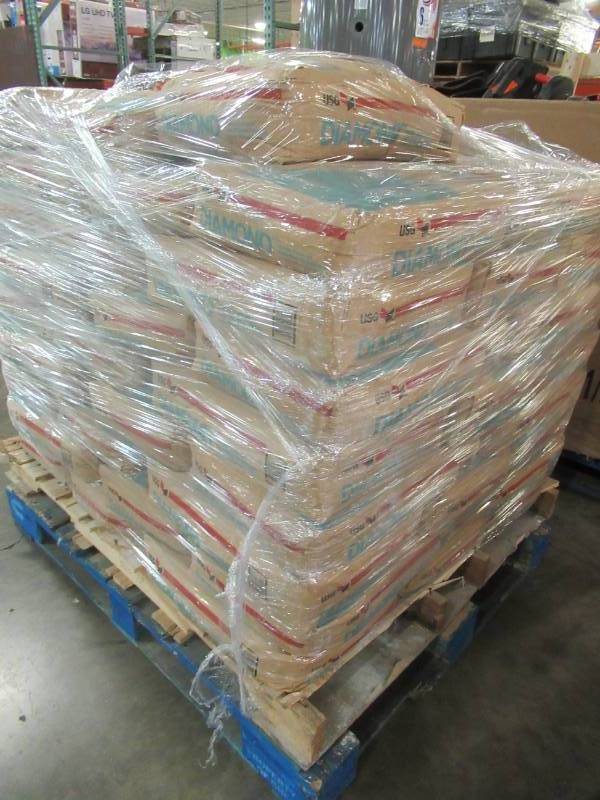 lot 66 image: USG 50 lbs Diamond Veneer Basecoat Plaster - Approximately 50 Bags. 162681063