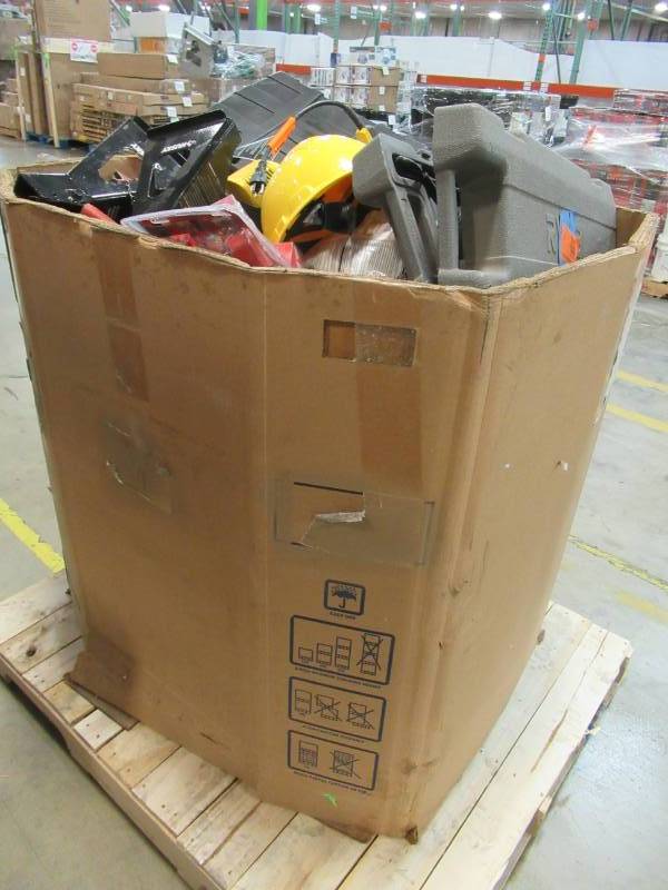 lot 12 image: WHOLESALE MIXED PALLET OF RETURNS - HAND AND POWER TOOLS