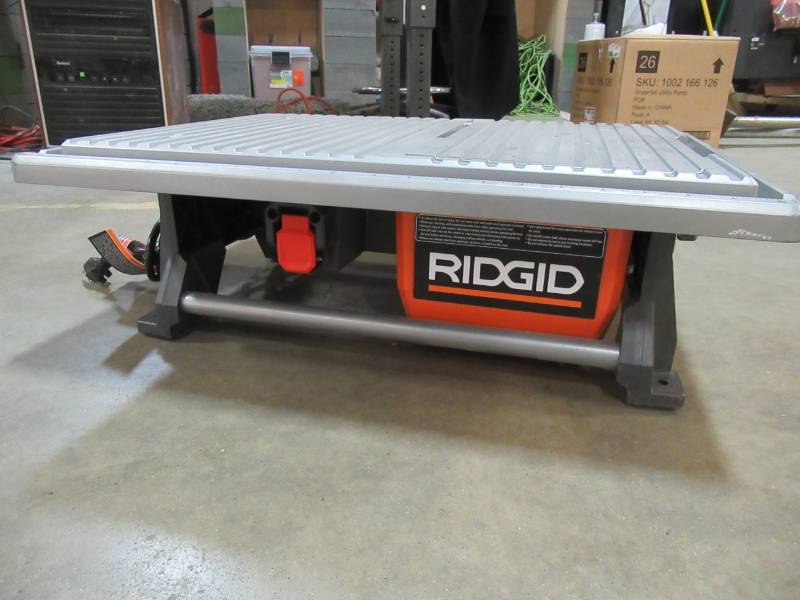lot 103 image: RIDGID 120-Volt 7 in. Table Top Wet Tile Saw, R4021. Missing Parts