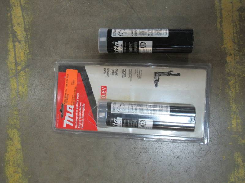 lot 115 image: 2 Makita B9000 9.6v 1.3ah Ni Cd Stick Type Batteries