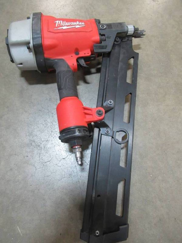 lot 149 image: Milwaukee 3-12 in. Full Round Head Framing Nailer, 7200-20