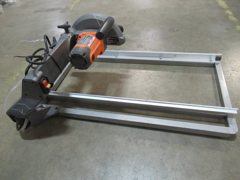 lot 161 image: RIDGID R4030 7 Job Site Tile Saw Head and Frame. Laser Guide Does Not Work, Saw Runs Great.