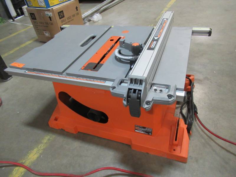 lot 162 image: RIDGID 15 Amp 10 in. Heavy-Duty Portable Table Saw, R4513 - Missing Blade Guard.