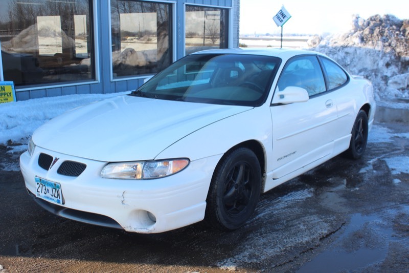 lot 3526 image: 2002 Pontiac Grand Prix GT
