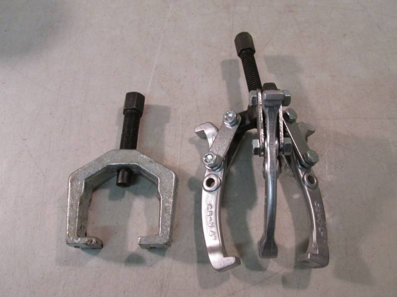 Pair of Gear Pullers  F-0...