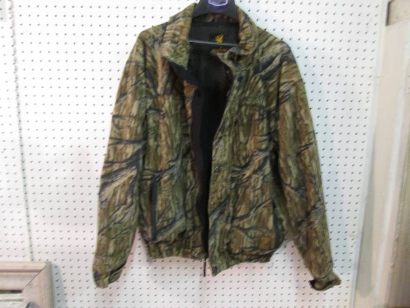 Browning Camouflage Coat Size Large...
