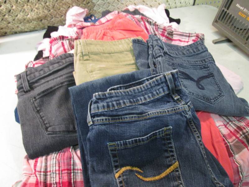 Lot of Various Sized LadiesTeen To...