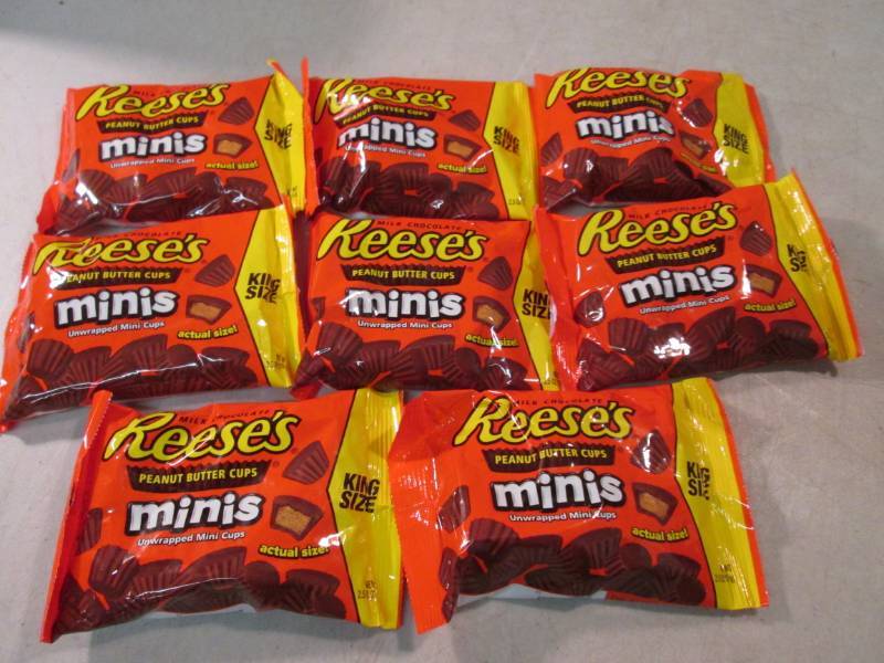 8 King Size Bags of Reeses Minis Pe...