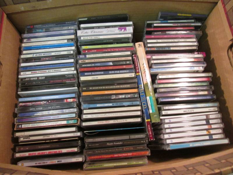 Lot of CDs  D-4...