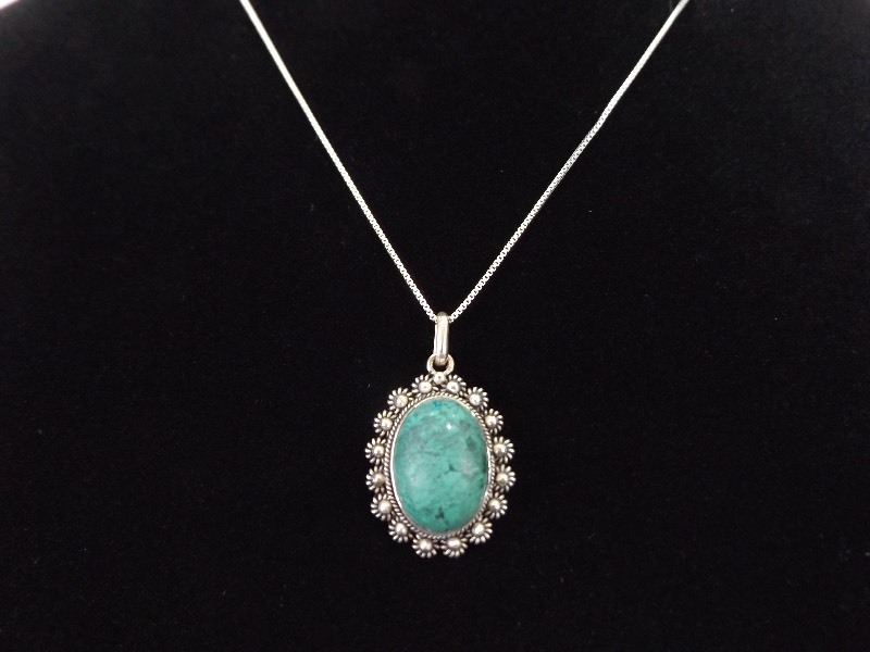 .925 Sterling Silver Zoisite Cabochon Pendant Necklace