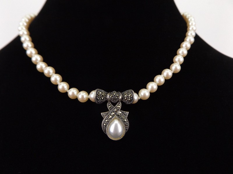 .925 Sterling Silver Art Nouveau Faux Pearl Dangle Pendant Necklace