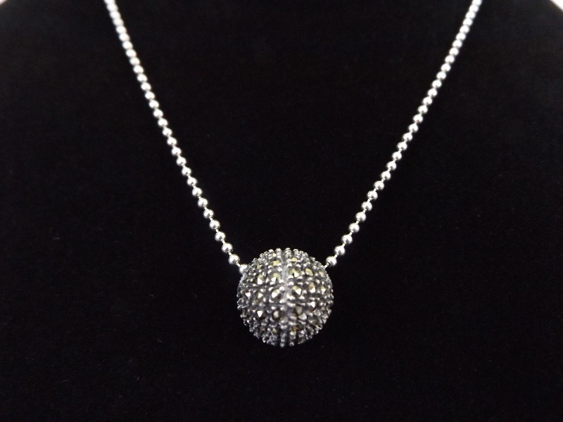 .925 Sterling Silver Art Nouveau Ball Pendant Necklace