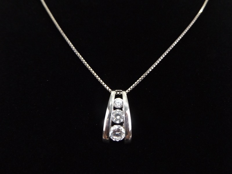 .925 Sterling Silver Faceted Crystal Pendant Necklace