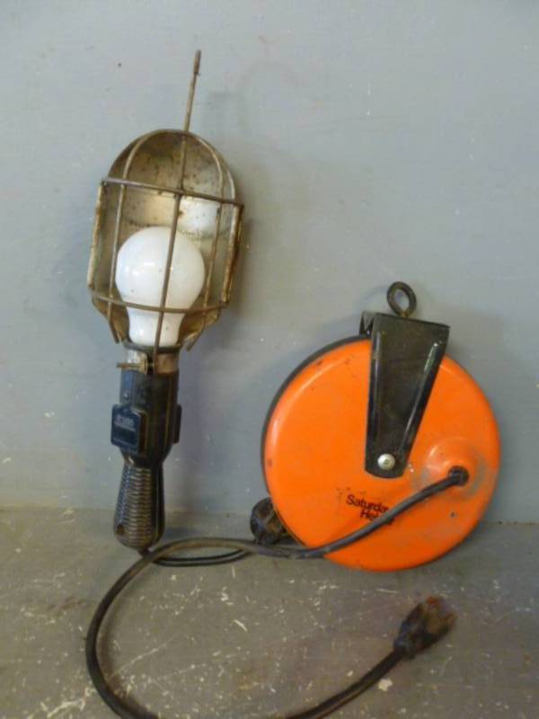 Retractable Trouble Light
