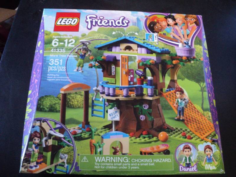 lot 8 image: LEGO Friends 351 pcs...