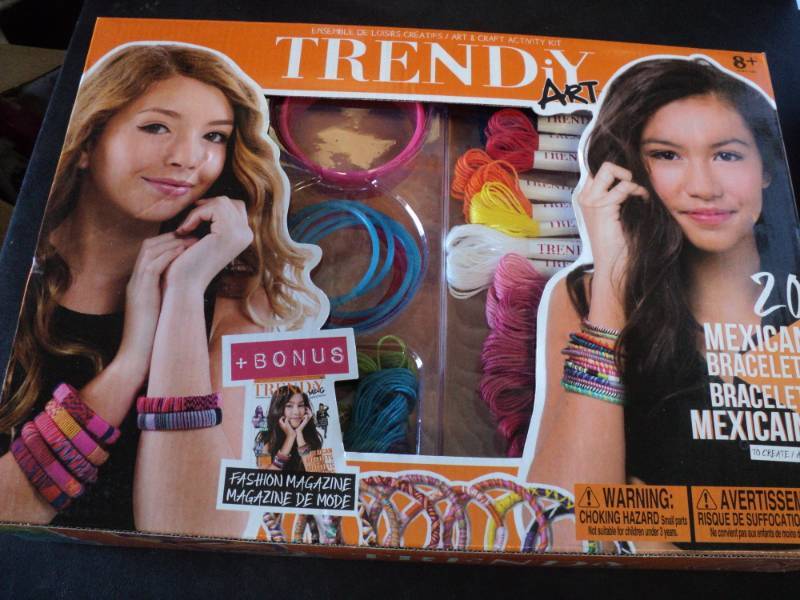 lot 17 image: Trendy Art...