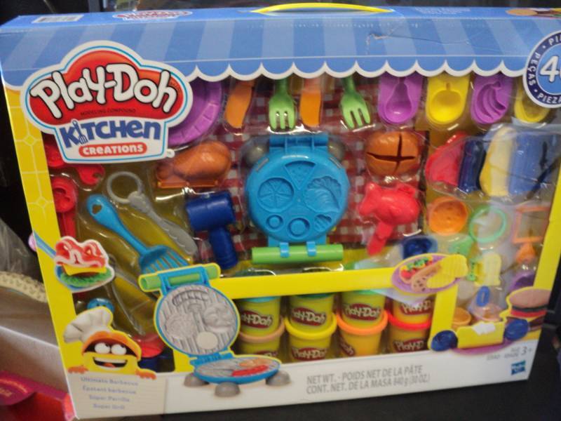 lot 20 image: Play-DOH Kitchen Creations...