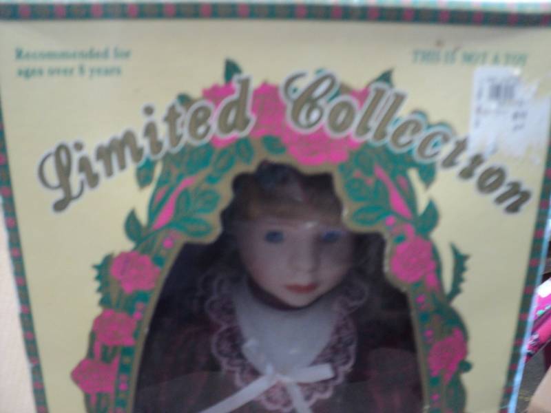 lot 46 image: Limited Collection Genuine Porcelai...
