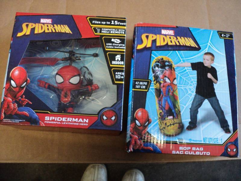 lot 58 image: Marvel Spiderman set of 2...