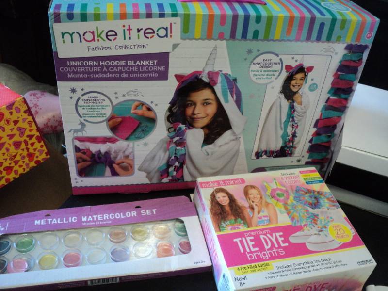 lot 70 image: Unicorn Hoodie Blanket Kit, Tre Dye...