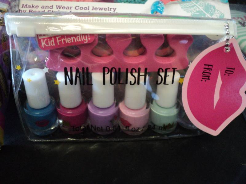 lot 71 image: My Look, Bracelet, Nail Polish Set ...