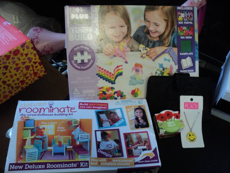 lot 72 image: Learn to Build, Deluxe Roommate Pur...