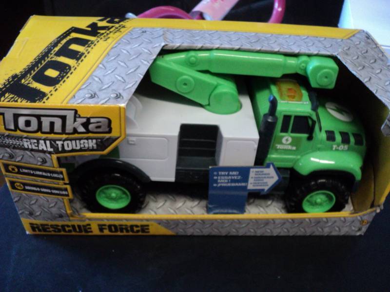 lot 77 image: Tonka Rescue Truck...