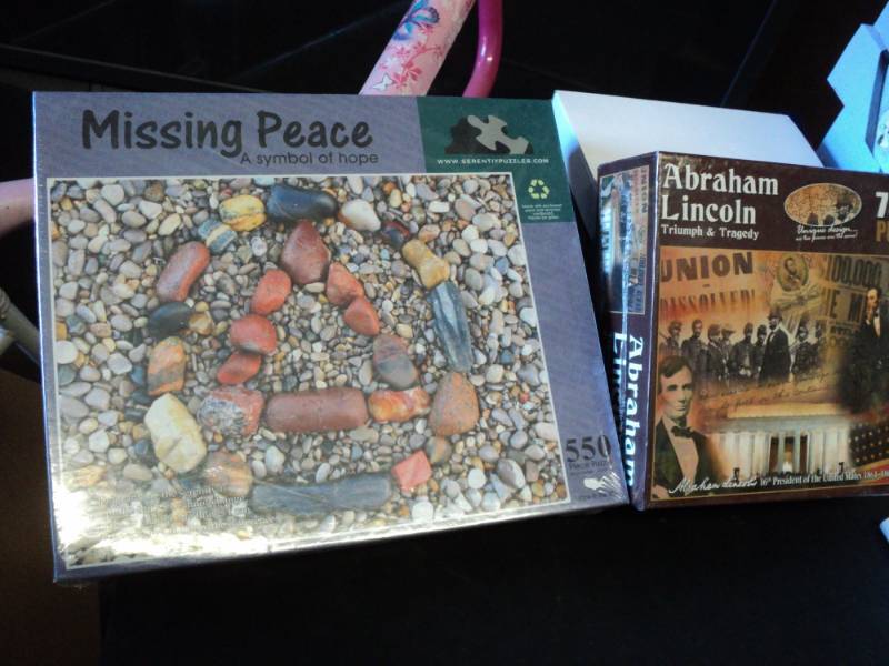 lot 86 image: 2 Puzzles- 750 and 500 pieces ...