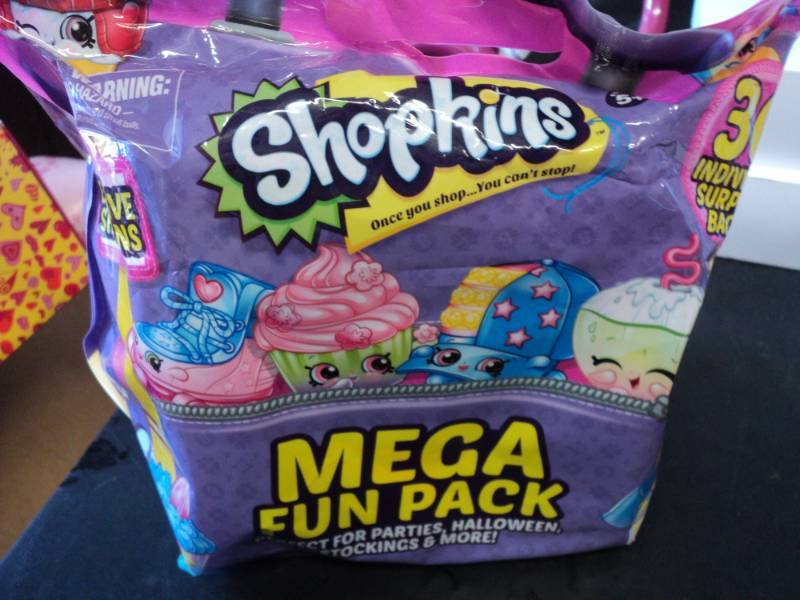 lot 97 image: Shopkins Mega Fun Pack...