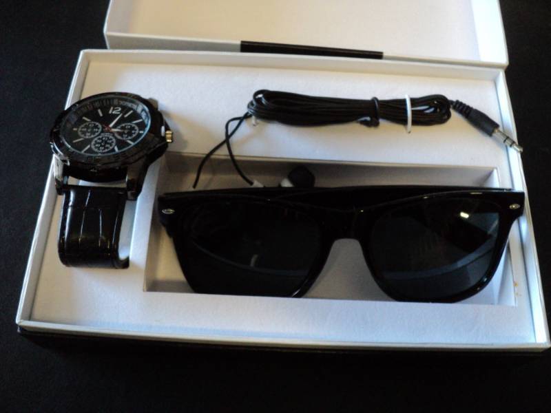 lot 100 image: Gift Pack...