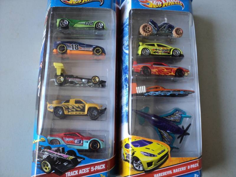 lot 109 image: Set of 2 Hotwheels...