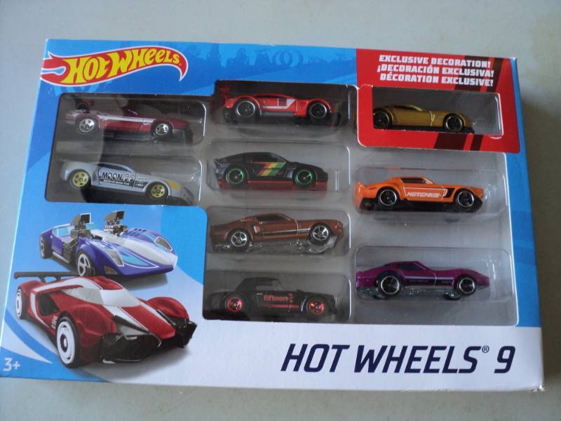 lot 110 image: HotWheels 9...
