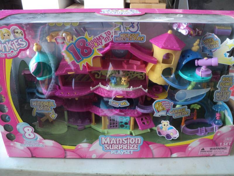 lot 117 image: Squinkies Mansion Play Set...