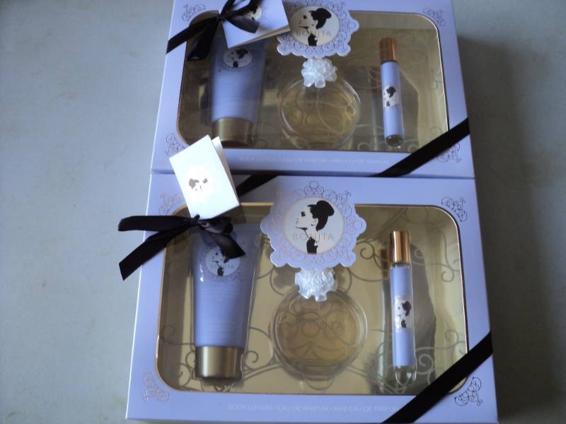 lot 128 image: Bonita 3 Piece Fragrance Set 2 set...