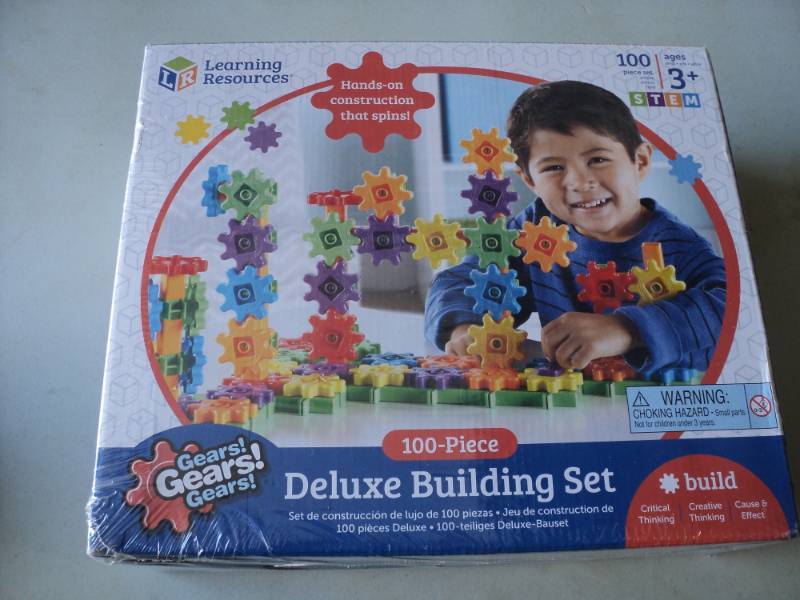 lot 129 image: 100 Piece Deluxe Building Set...