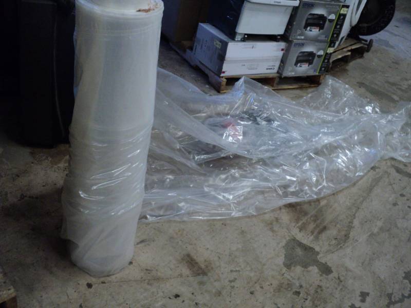 lot 7 image: Roll of 8 ft Long Bags...