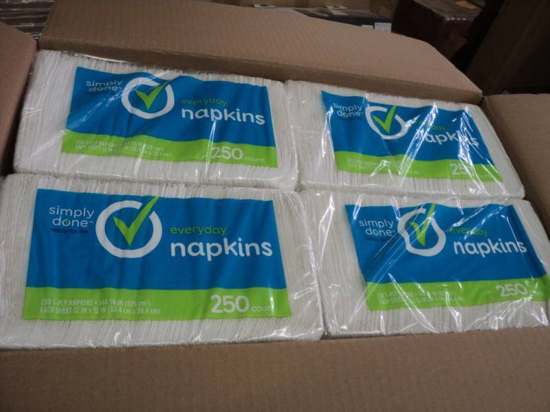 lot 36 image: Simply Done box of 3000 white Napki...