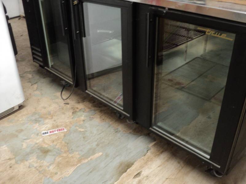 lot 9 image: True Refrigerated Cooler 90 x 28 x ...