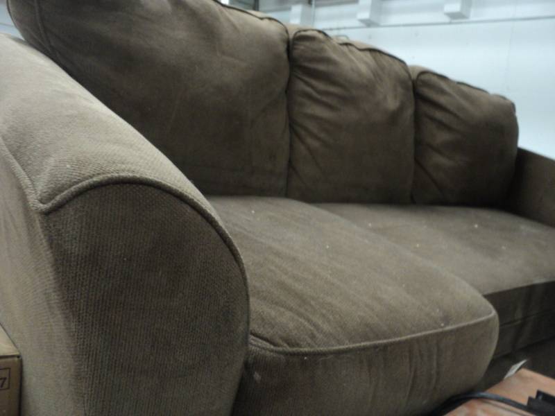 lot 43 image: Brown 78 Long Couch- has mis match...