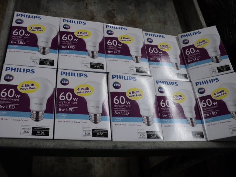 lot 65 image: 10 Philips 4 Packs of LED 60 W Ligh...