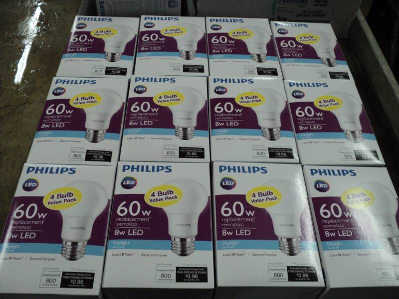 lot 67 image: 12 Philips 4 packs of LED 60 W Ligh...