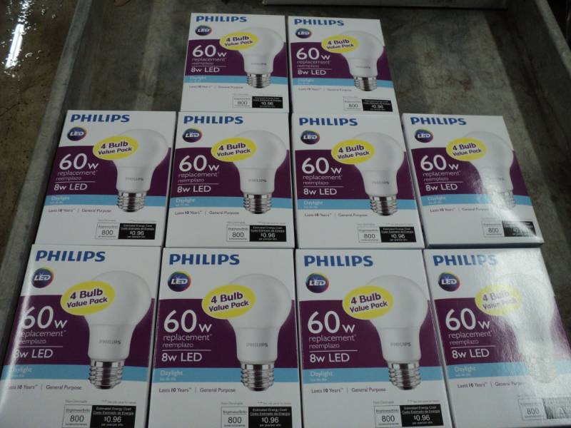 lot 69 image: 10 Philips 4 Packs of LED 60 W Ligh...
