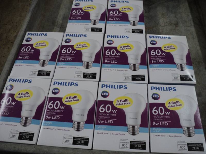 lot 71 image: 10 Philips 4 Packs of LED 60 W Ligh...
