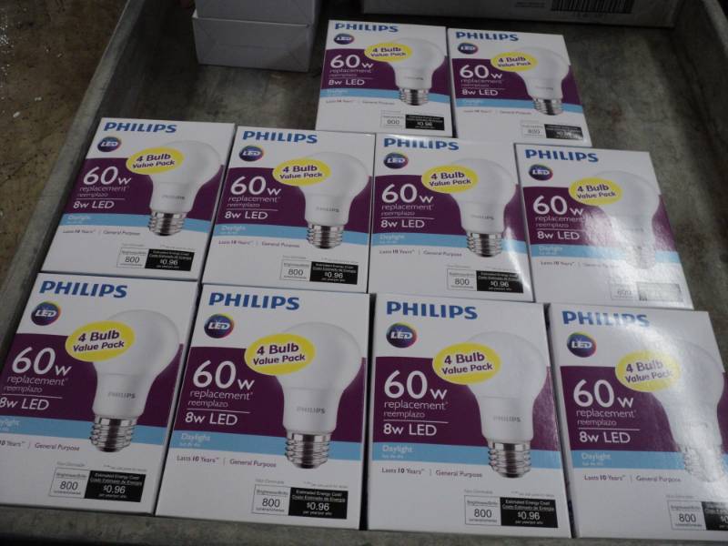 lot 73 image: 10 Philips 4 Packs of LED 60 W Ligh...
