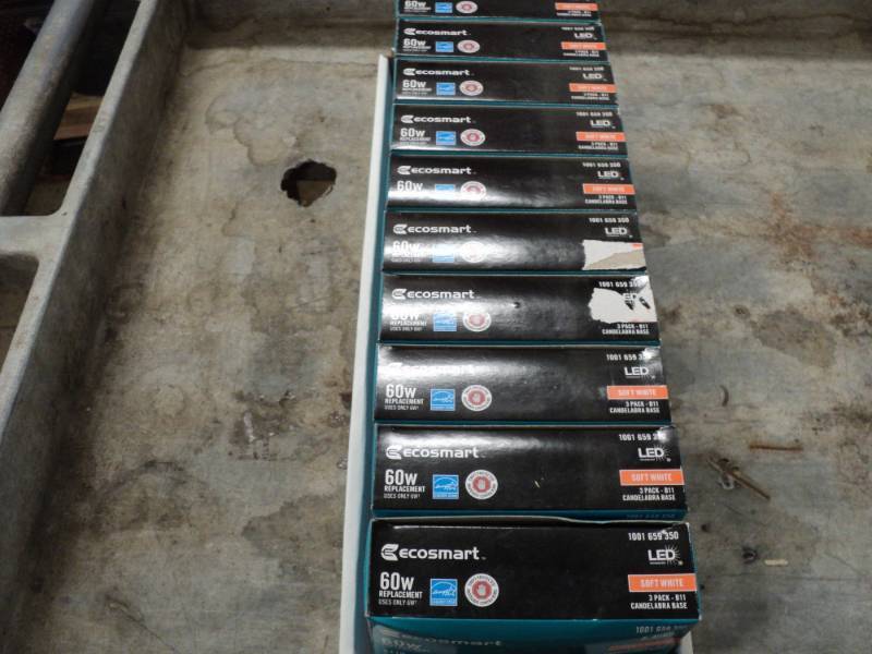 lot 78 image: 10 - 3 packs Ecosmart 60W  LED Cand...