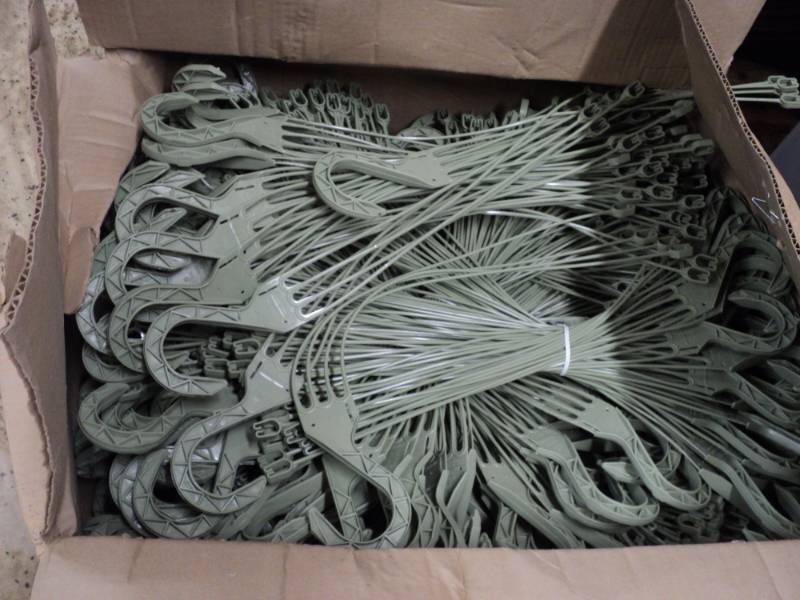 lot 83 image: Case of 500 Pot Hangers...